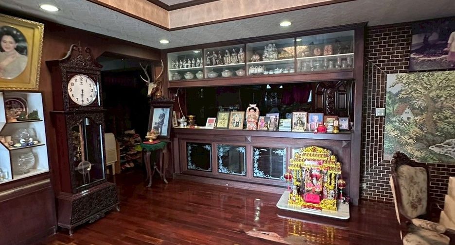 For sale 10 bedrooms house in Wang Thonglang, Bangkok