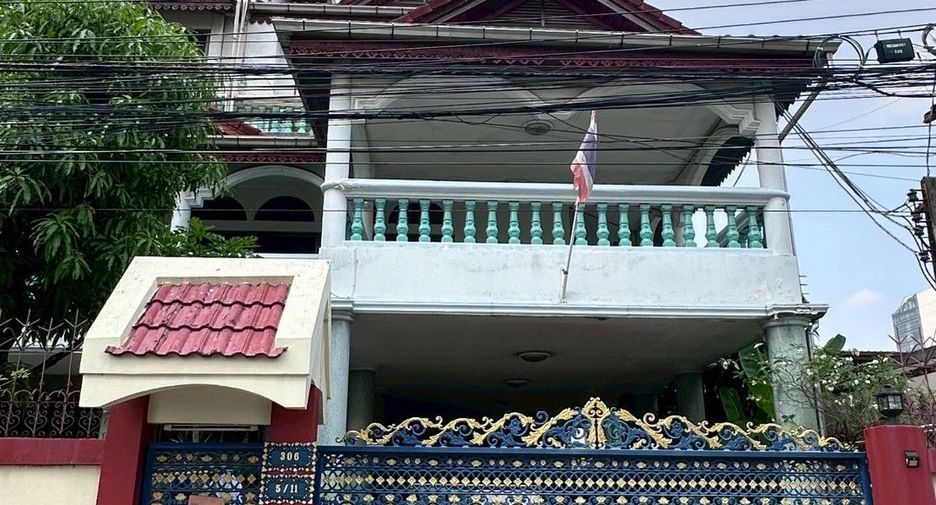For sale 10 bedrooms house in Wang Thonglang, Bangkok