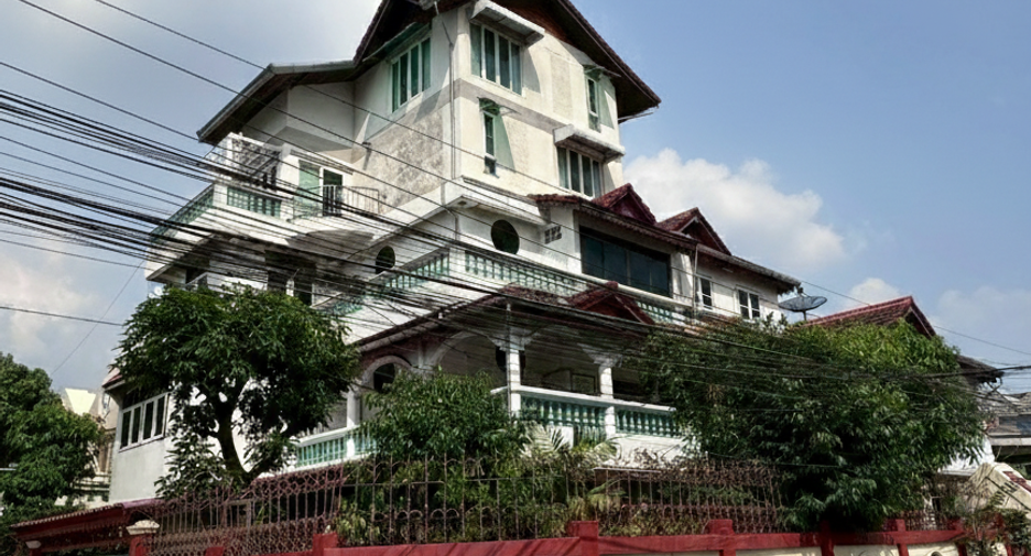 For sale 10 bedrooms house in Wang Thonglang, Bangkok
