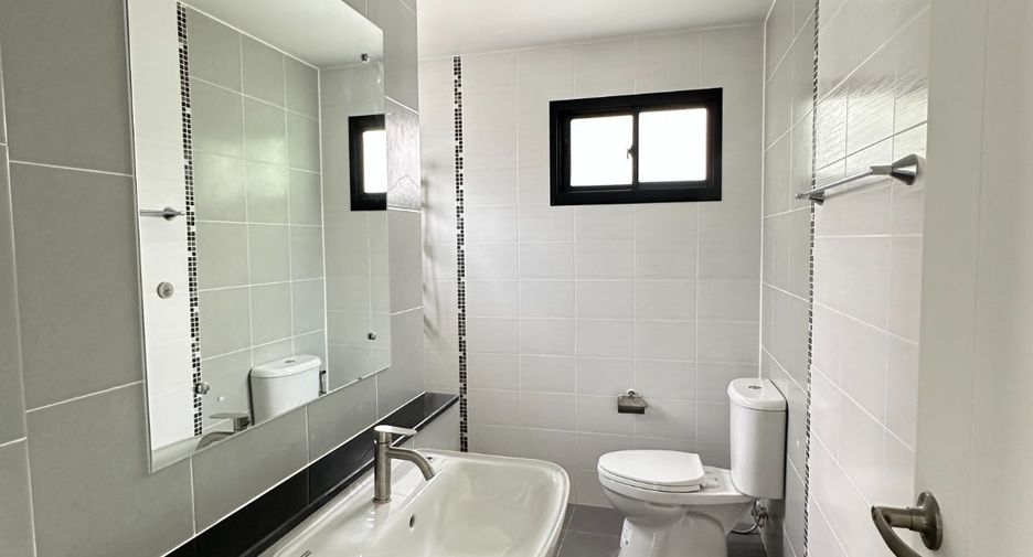 For sale 3 bedrooms house in Khlong Luang, Pathum Thani