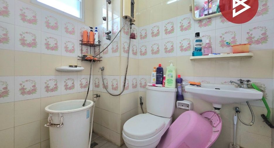 For sale 2 bedrooms retail Space in Si Racha, Chonburi