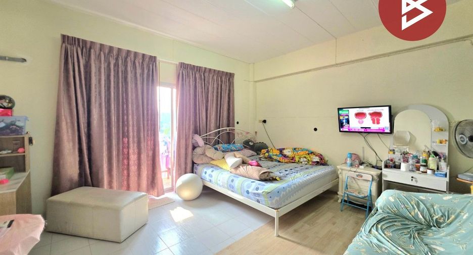 For sale 2 bedrooms retail Space in Si Racha, Chonburi