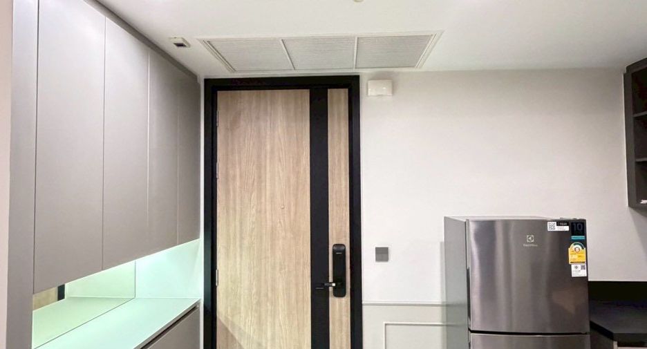 For sale 1 bed condo in Khlong Toei, Bangkok