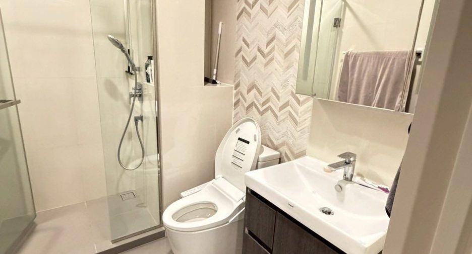 For sale 1 bed condo in Khlong Toei, Bangkok