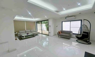 À vendre 3 chambres maison à Huai Khwang, Bangkok