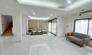 À vendre 3 chambres maison à Huai Khwang, Bangkok