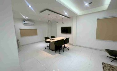 À vendre 3 chambres maison à Huai Khwang, Bangkok