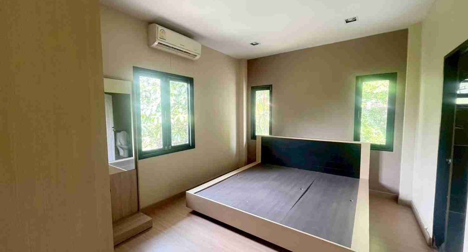 For sale 3 bedrooms house in Huai Khwang, Bangkok