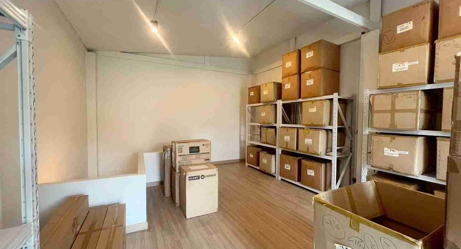 For sale 3 bedrooms house in Huai Khwang, Bangkok