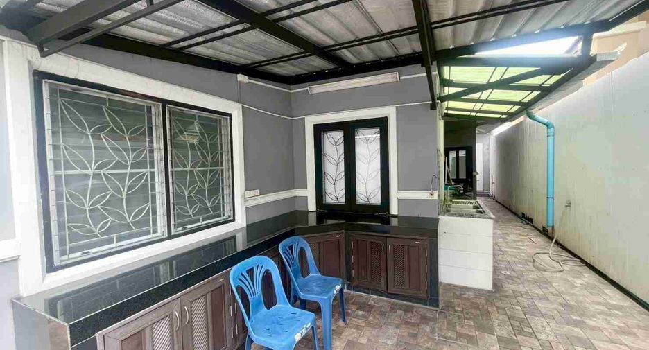 For sale 3 bedrooms house in Huai Khwang, Bangkok