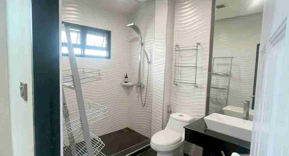 For sale 3 bedrooms house in Huai Khwang, Bangkok
