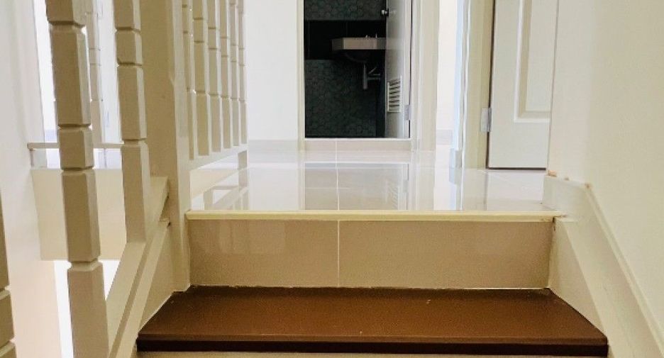 For sale 3 bedrooms townhouse in Thung Khru, Bangkok