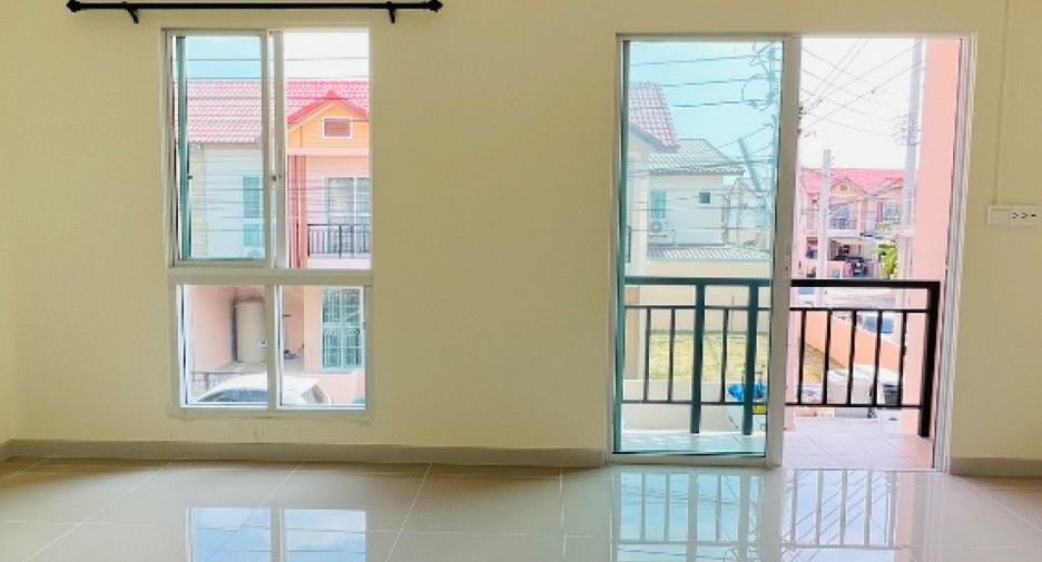 For sale 3 bedrooms townhouse in Thung Khru, Bangkok