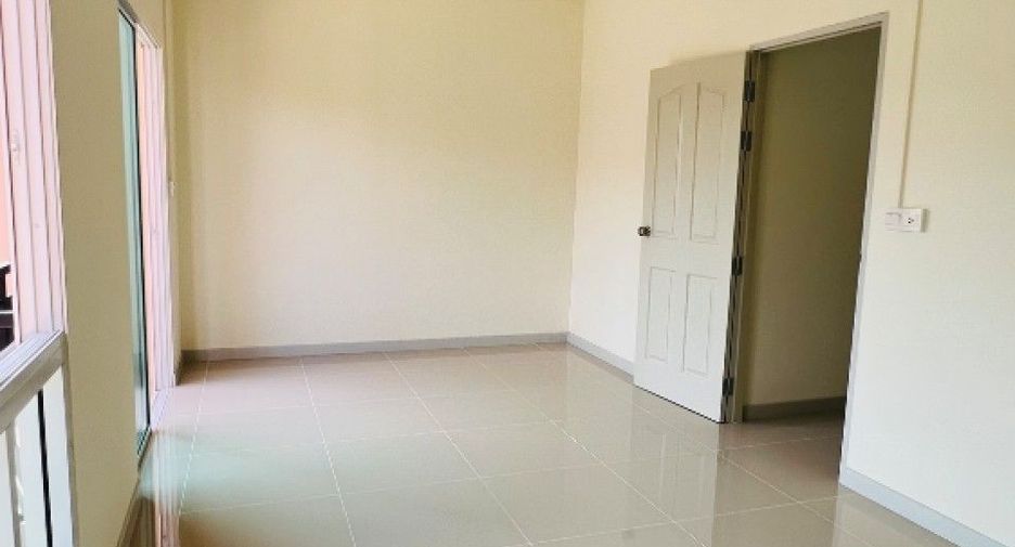 For sale 3 bedrooms townhouse in Thung Khru, Bangkok