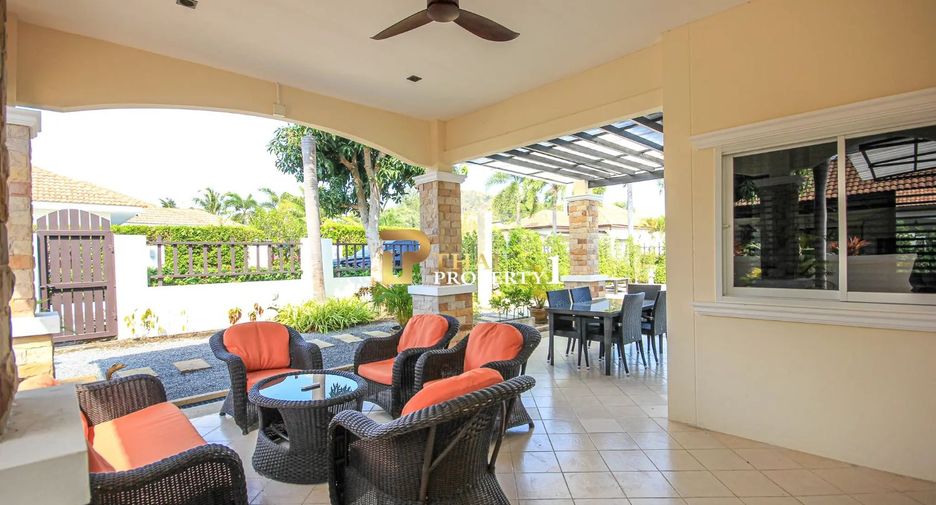 For sale 4 ベッドルーム villa in Hua Hin, Prachuap Khiri Khan