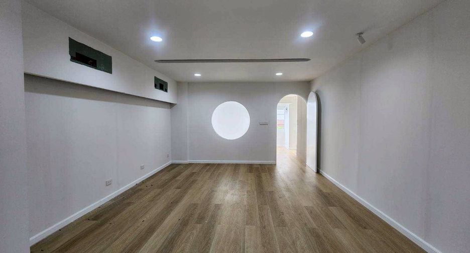 For rent retail Space in Pathum Wan, Bangkok