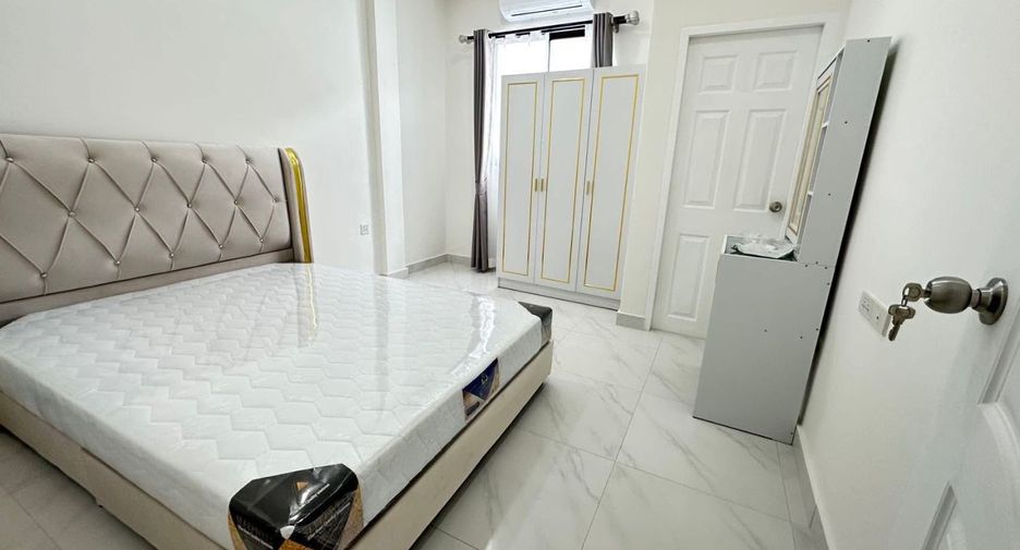 Casa en alquiler de 3 habitaciones en Bang Lamung, Chonburi