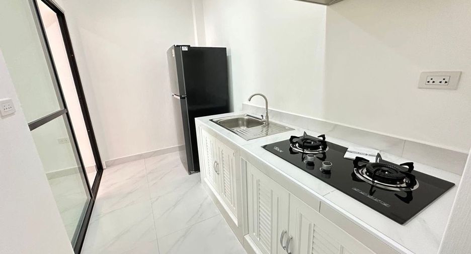 Casa en alquiler de 3 habitaciones en Bang Lamung, Chonburi