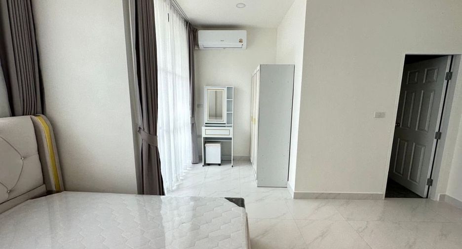 Casa en alquiler de 3 habitaciones en Bang Lamung, Chonburi