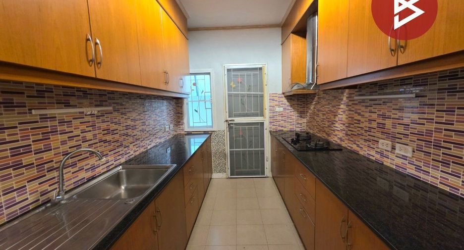 For sale 4 bedrooms house in Si Racha, Chonburi