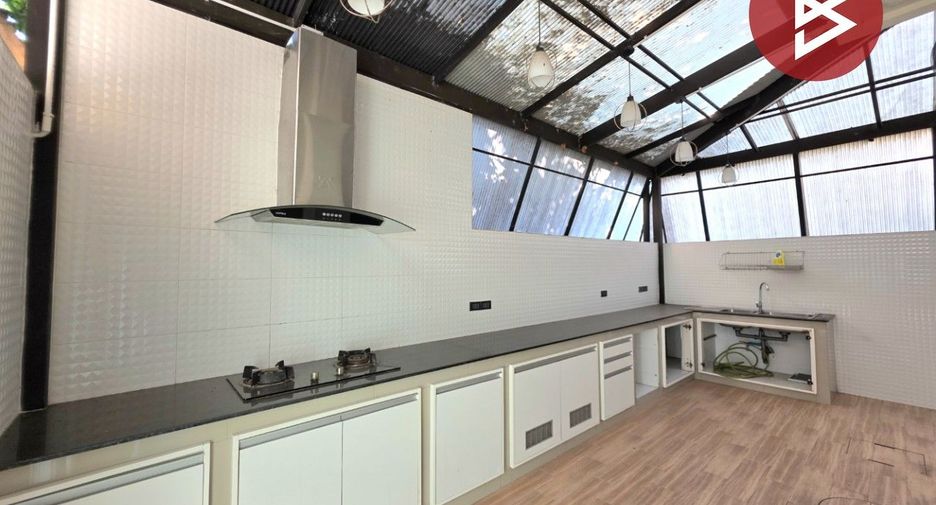 For sale 4 bedrooms house in Si Racha, Chonburi