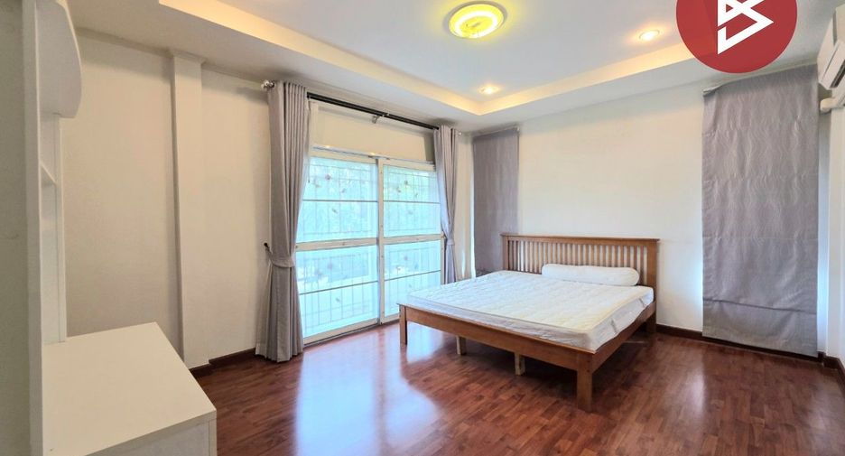 For sale 4 bedrooms house in Si Racha, Chonburi