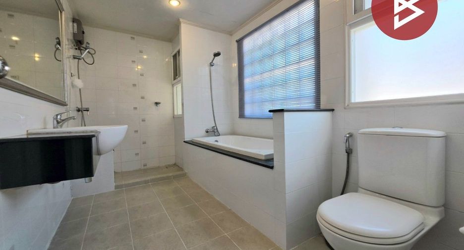 For sale 4 bedrooms house in Si Racha, Chonburi