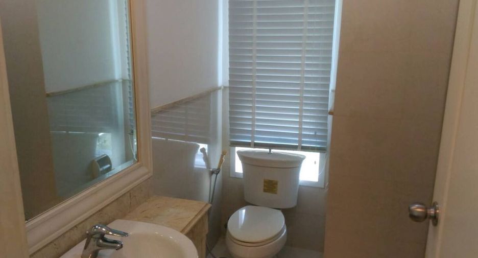 For rent 3 ベッドルーム condo in Khlong Toei, Bangkok