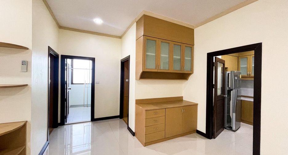 For rent and for sale 2 bedrooms condo in Watthana, Bangkok