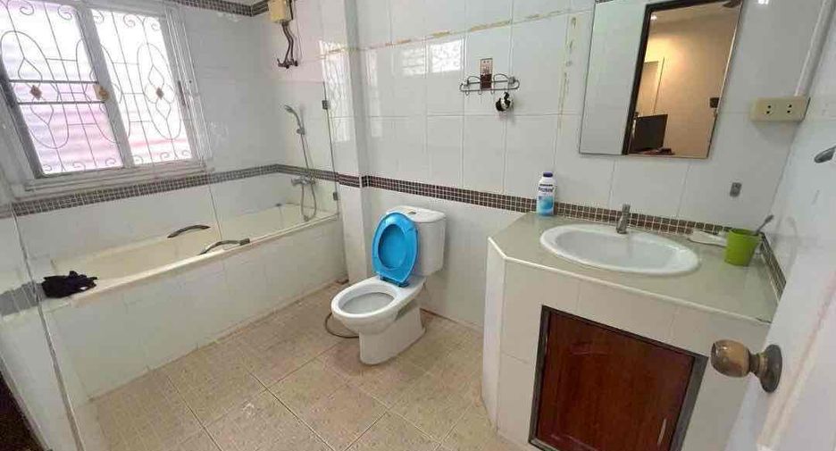 Reihenhaus zur Miete und zum Kauf mit 3 Zimmer in Bang Lamung, Chonburi