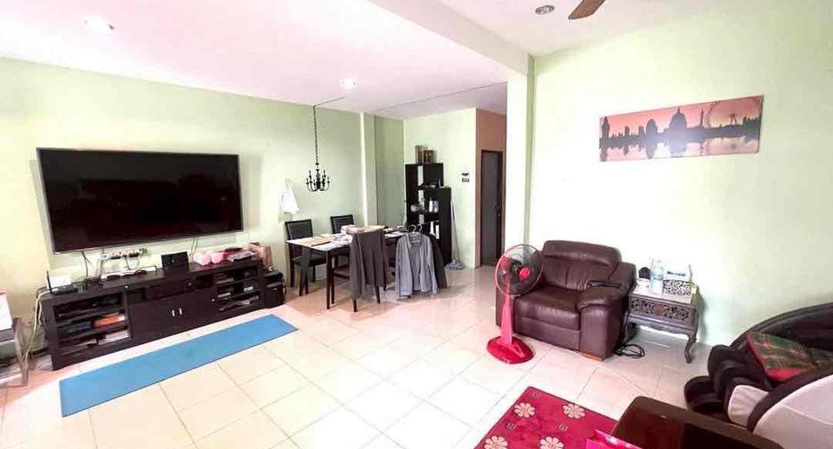 Reihenhaus zur Miete und zum Kauf mit 3 Zimmer in Bang Lamung, Chonburi