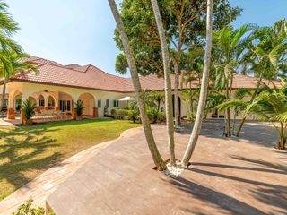 À louer et à vendre 5 chambres villa à Bang Lamung, Chonburi