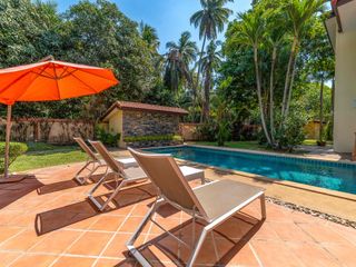 À louer et à vendre 5 chambres villa à Bang Lamung, Chonburi