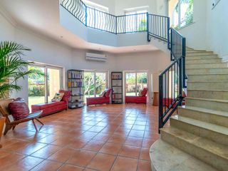 À louer et à vendre 5 chambres villa à Bang Lamung, Chonburi