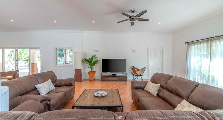Villa zur Miete und zum Kauf mit 5 Zimmer in Bang Lamung, Chonburi