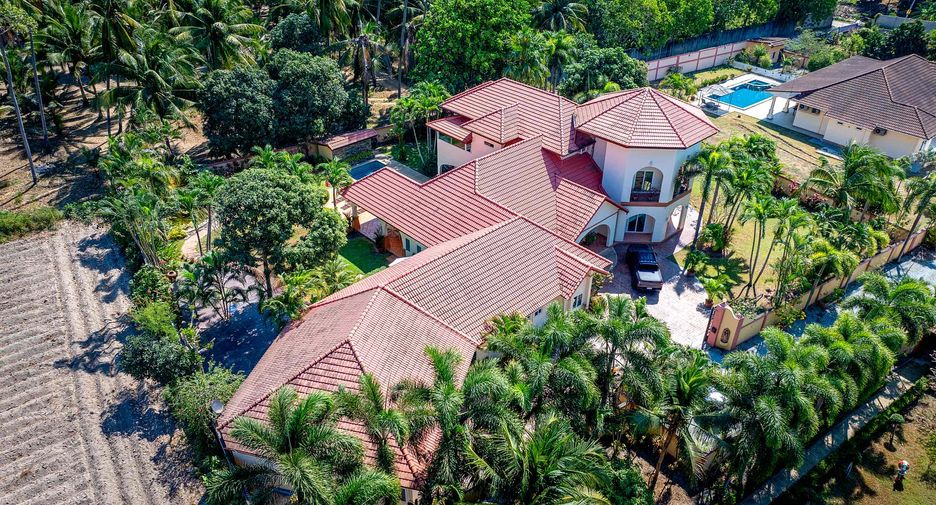 Villa zur Miete und zum Kauf mit 5 Zimmer in Bang Lamung, Chonburi