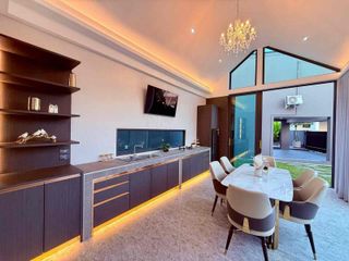 À louer et à vendre 4 chambres villa à Bang Lamung, Chonburi