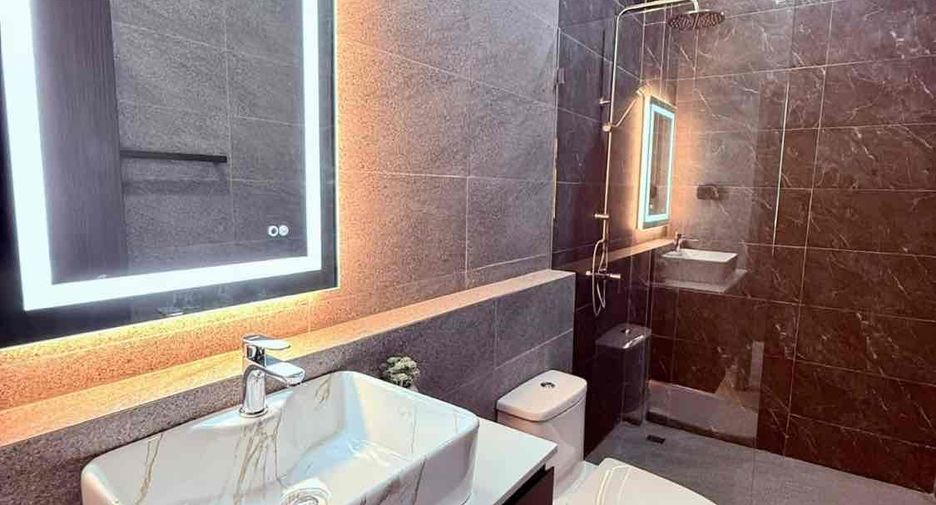 Villa zur Miete und zum Kauf mit 4 Zimmer in Bang Lamung, Chonburi