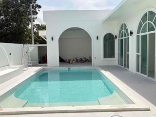 À louer et à vendre 4 chambres villa à Bang Lamung, Chonburi