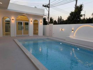À louer et à vendre 4 chambres villa à Bang Lamung, Chonburi
