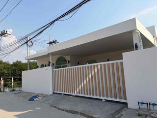 À louer et à vendre 4 chambres villa à Bang Lamung, Chonburi
