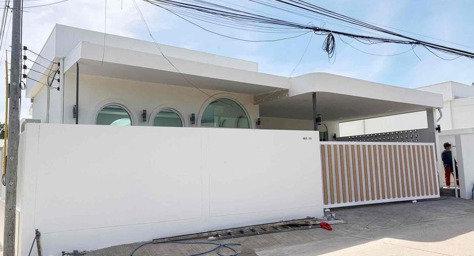For rent and for sale 4 bedrooms villa in Bang Lamung, Chonburi