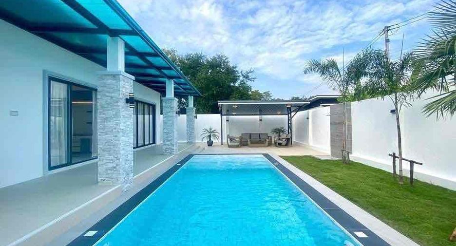 For rent and for sale 3 bedrooms villa in Bang Lamung, Chonburi
