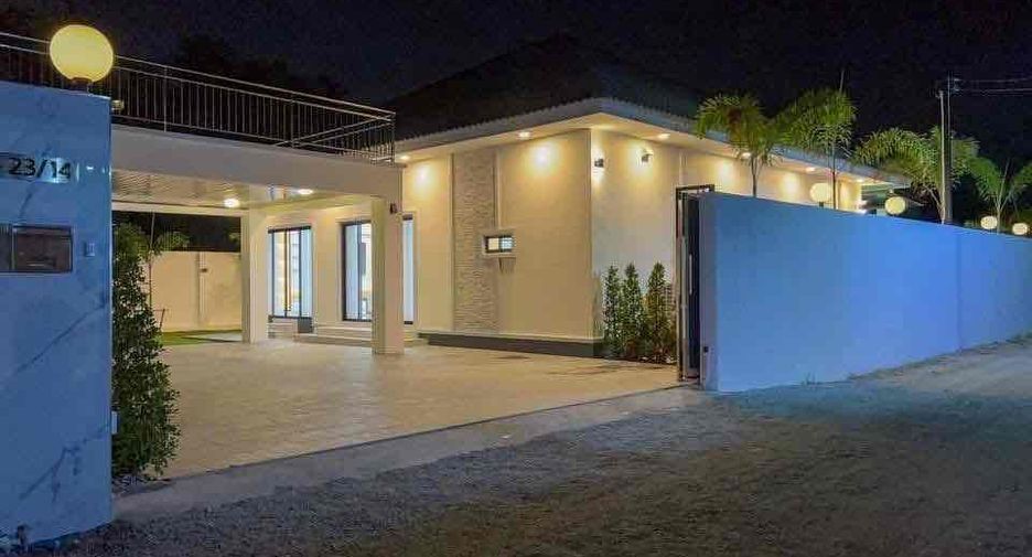 For rent and for sale 3 bedrooms villa in Bang Lamung, Chonburi