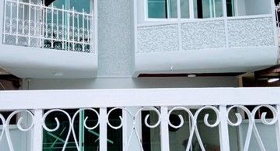 For rent 4 bedrooms townhouse in Suan Luang, Bangkok