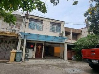 Casa adosada en alquiler de 3 habitaciones en Khlong Toei, Bangkok