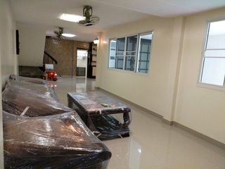 Casa adosada en alquiler de 3 habitaciones en Khlong Toei, Bangkok