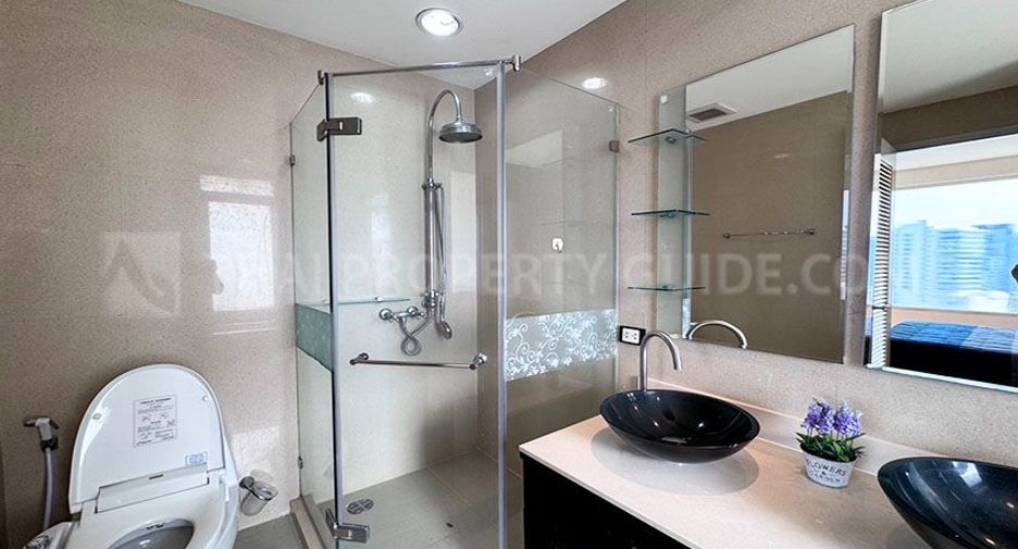 Condo en alquiler de 3 habitaciones en Watthana, Bangkok