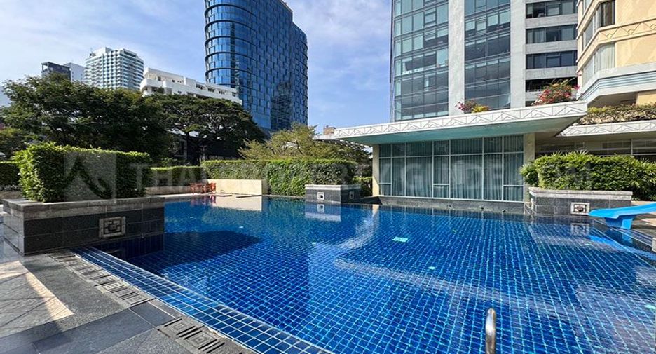 Condo en alquiler de 3 habitaciones en Watthana, Bangkok