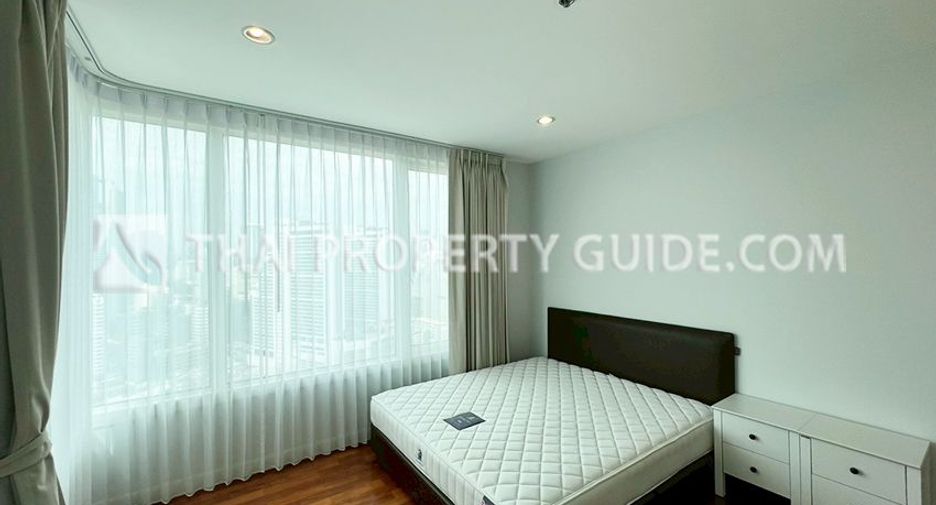 For rent 3 bedrooms condo in Khlong Toei, Bangkok